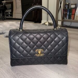 CHANEL Black caviar medium Coco top handle Handbag with Gold Accents